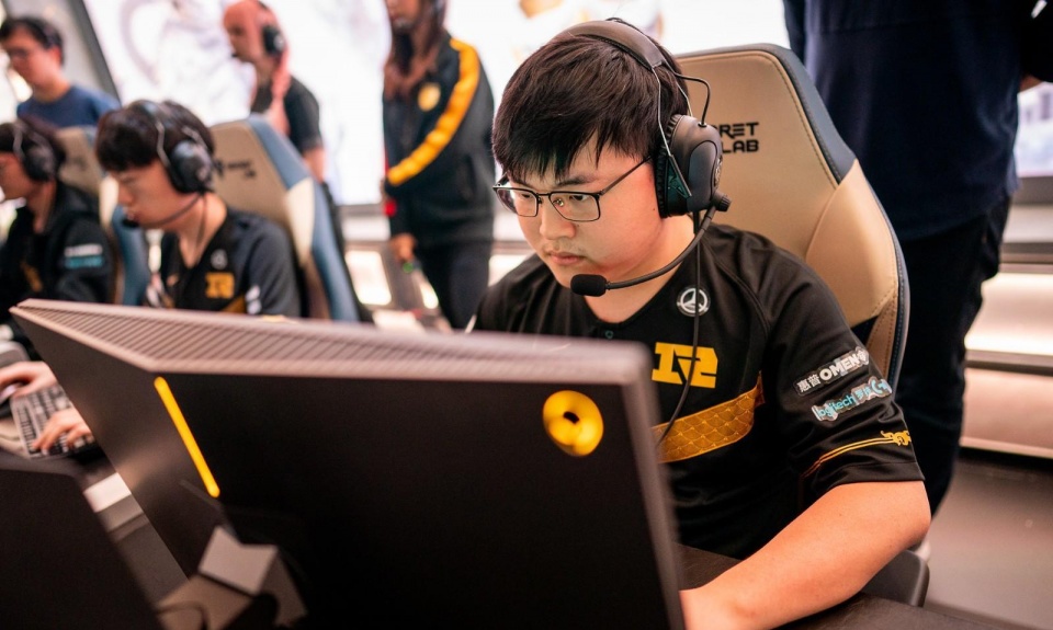 开云-包含赛地聚焦:德甲冲刺阶段热度飙升,上海久事伤情更新,震撼外界,心理建设被强调的词条