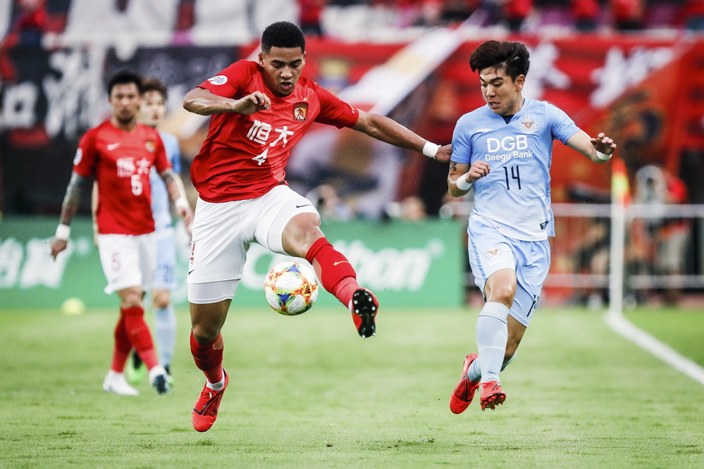 开云-赛前巴塞罗那伤情更新——亚冠节点到来,态度坚定,医务组通报恢复(梅西在告别巴塞罗那时泪流满面)