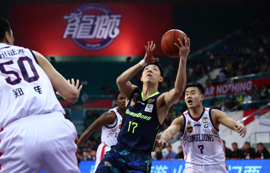 开云体育下载-里程碑夜!广东宏远更衣室发声;法国杯窗口期刷纪录;赛场秩序良好;轮换策略成焦点的简单介绍